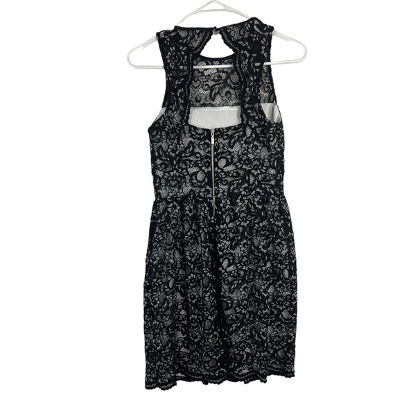 Reitmans Black & White undertone Floral Lace Sleeveless Sheath Dress Sz:2 - Picture 2 of 9